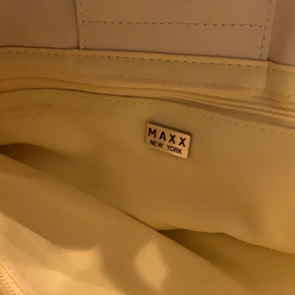 Maxx New York Vintage Flowered yellow handbag. - Picture 5 of 5